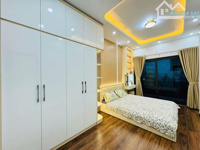 HIẾM,CHỈ 9 TỶ NHÀ NGUYÊN HỒNG ĐỐNG ĐA 43/45M 5 TẦNG 10M RA Ô TÔ TRÁNH -NHÀ MỚI - 4