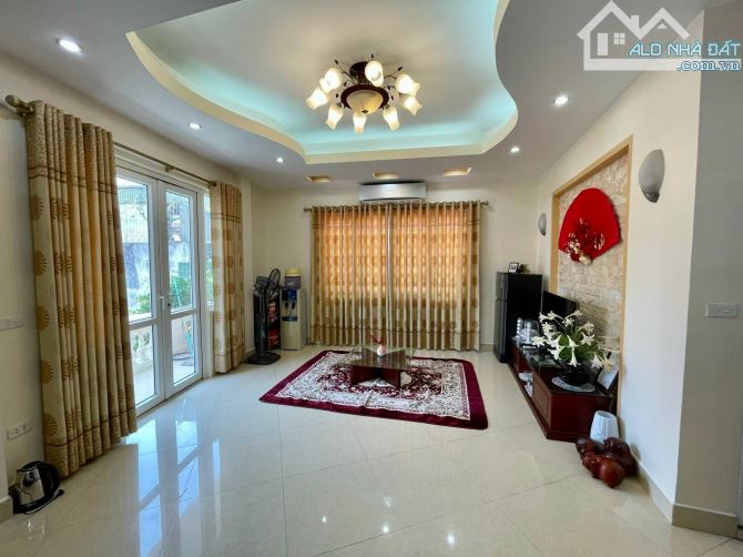 Bán nhà Trần Thái Tông: 45m2, view tòa nhà FPT, chủ nhà bác sĩ, ngõ rộng ô tô, hơn 10 tỷ - 4