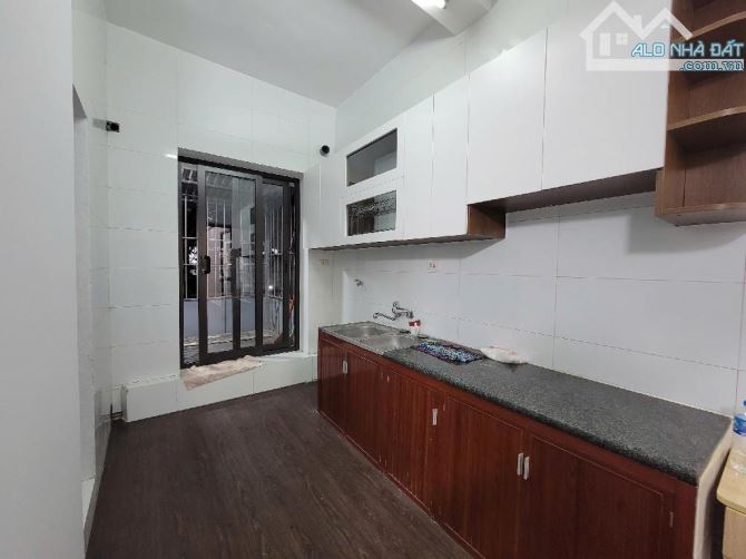 Căn Tập Thể Tầng 2 Mai Dịch Gần Trường Múa . DT 60m .2 ngủ .Wc .Bếp .Giá 3,3 Tỷ - 4