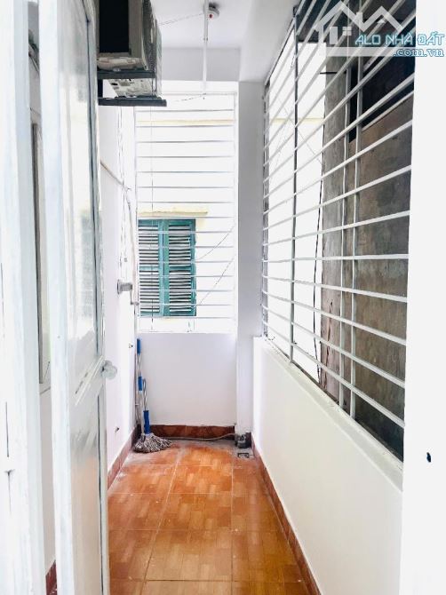 Căn Tập Thể Tầng 2 Mai Dịch Gần Trường Múa . DT 60m .2 ngủ .Wc .Bếp .Giá 3,3 Tỷ - 6