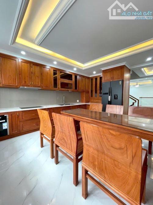 GIẢM SÂU 1,5tỷ -  Phong cách Tân cổ điển - hẻm xe hơi Nguyễn Văn Khối - 5 tầng với 10,2 tỷ - 7