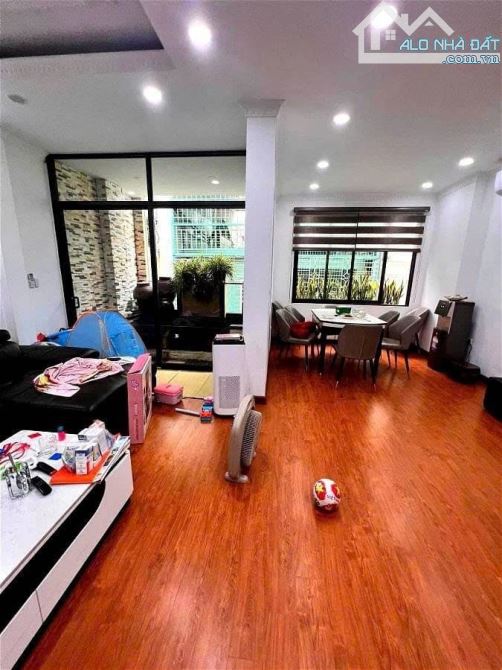 Nhà đệp ở ngay Trần Quang Diệu Đống Đa. Sổ A4 60m, 6 tầng MT6m Giá 25 tỷ