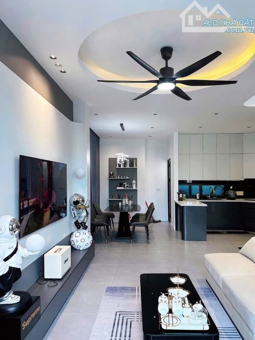 B.ÁN G.ẤP LẤY TIỀN SẮM TẾT NHÀ PHỐ BỒ ĐỀ - NGÕ THÔNG - Ô TÔ ĐỖ CỬA  48m x 5 tầng - 7.x TỶ