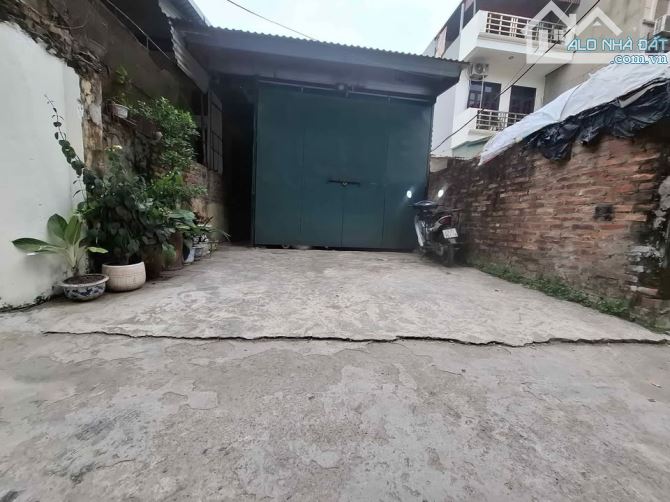 Bán đất ngõ 96 thượng thanh. 94m x 6,5m vuông đẹp, oto moning vào đất giá 7 tỷ TL. LH