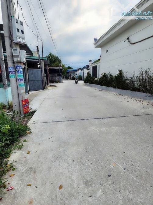 bán lô đất 175m2- giá 1 tỷ 180 triệu - gần thị trấn đức hòa thượng - long an