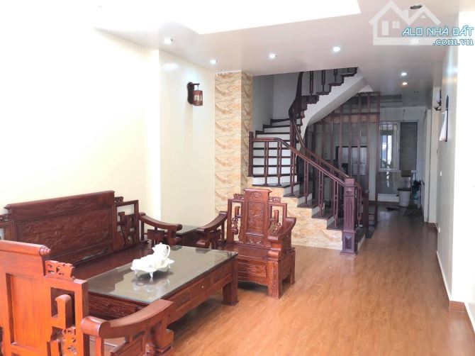 Bán Nhà Khâm Thiên - Đống Đa, hơn 5 tỷ 31m2 x 3 tầng, mt 5m, 3 ngủ, nhà mới, ngõ thông
