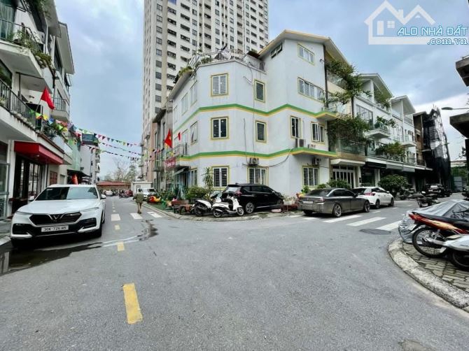 Thịnh Liệt - Phân lô oto vào nhà, vỉa hè 2 bên - 73m*4T - 18.5 Tỷ - Không đăng ảo