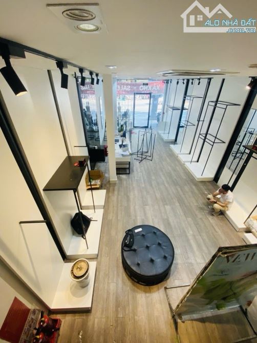 Siêu phẩm mặt tiền kinh doanh 2 tầng đường Lê Duẩn giá rẻ