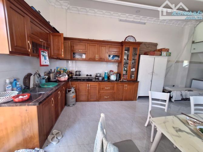 Cần bán gấp nhà mặt đường 160 phường Tăng Nhơn Phú A. Q9,100m2..,3tầng,8,8 tỷ - 1