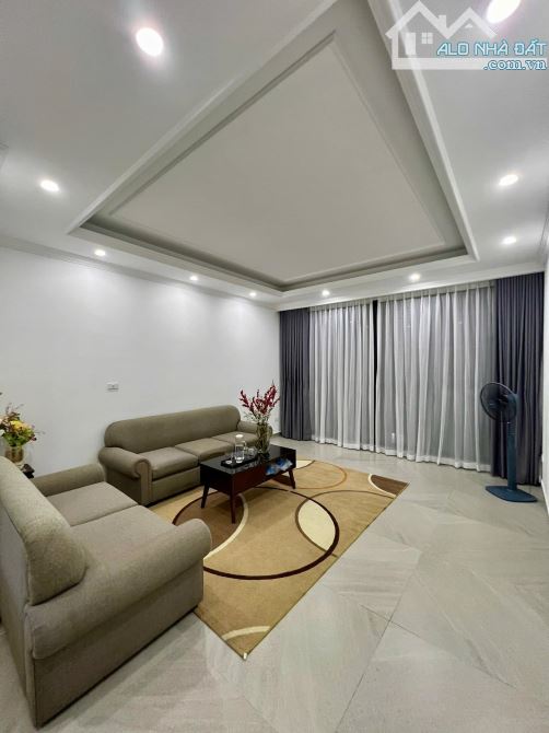 Cơ Hội Sở Hữu Nhà 7 Tầng Khu VIP Cầu Giấy, 50m2, Gara Ô tô - Chỉ 18 Tỷ - 1