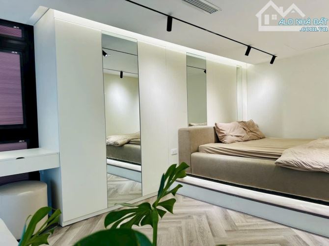 19 tỷ. Căn hộ dịch vụ 18 phòng Studio, dòng tiền 120 triệu tháng. Phố La Thành Ba Đình - 2