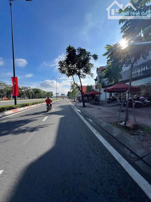 ĐẤT BIỆT THỰ 306m2 - FULL THỔ - 100m Ra Đường PHẠM VĂN ĐỒNG - Trước Đất là CÔNG VIÊN - 2