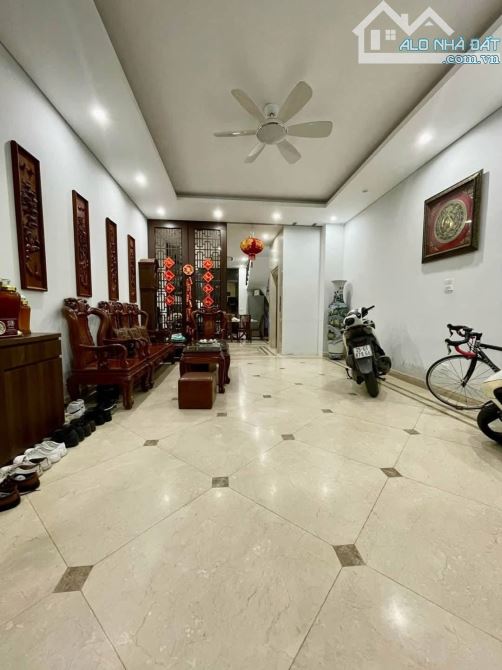 Thịnh Liệt - Phân lô oto vào nhà, vỉa hè 2 bên - 73m*4T - 18.5 Tỷ - Không đăng ảo - 2