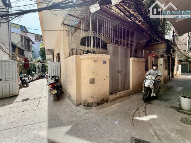 BÁN ĐẤT TẶNG NHÀ HOÀNG HOA THÁM - 57m2 3 TẦNG - LÔ GÓC SIÊU THOÁNG - NGÕ THÔNG - 2