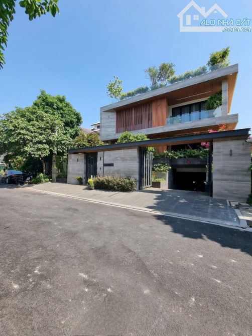 ĐẤT BIỆT THỰ 306m2 - FULL THỔ - 100m Ra Đường PHẠM VĂN ĐỒNG - Trước Đất là CÔNG VIÊN - 3