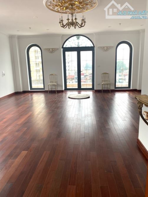 Bán nhà mặt phố Hoàng Quốc Việt phố lớn vỉ hè rộng lô góc có hầm DT 240 m2 155 tỷ - 3