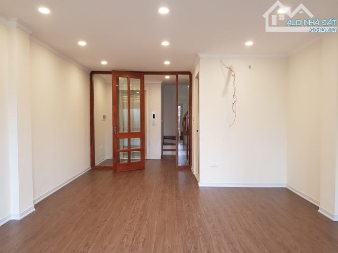 Bán nhà phân lô khu Liên Cơ, Mỹ Đình. Dt 107m2, MT 6m, xây 5 tầng. 2 mặt đường ô tô tránh - 4