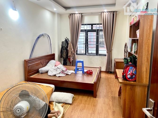 BÂN NHÀ YÊN NGHĨA TỔ 5 ĐƯỜNG THÔNG LÔ GÓC THOÁNG SÁNG 34 M 4.5 TẦNG HƠN 4 TỶ - 5