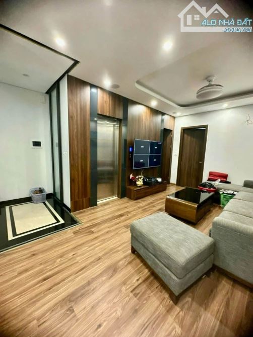Thịnh Liệt - Phân lô oto vào nhà, vỉa hè 2 bên - 73m*4T - 18.5 Tỷ - Không đăng ảo - 7