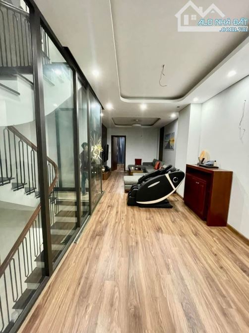 Thịnh Liệt - Phân lô oto vào nhà, vỉa hè 2 bên - 73m*4T - 18.5 Tỷ - Không đăng ảo - 8
