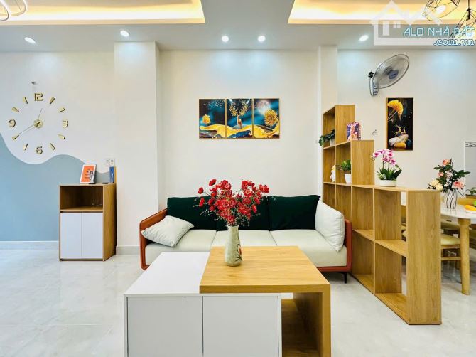 Bán nhà H8m Ni Sư Huỳnh Liên q, Tân Bình DT: 4.1m x 16m, DTCN: 62m2, giá 10.8 tỷ TL - 9