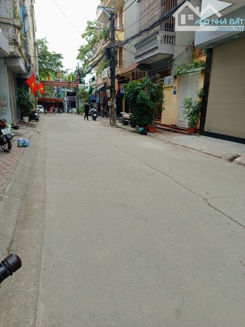 Mậu Lương Kiến Hưng Hà Đông bán nhà 5 tầng mặt tiền 8m giá 9 tỷ