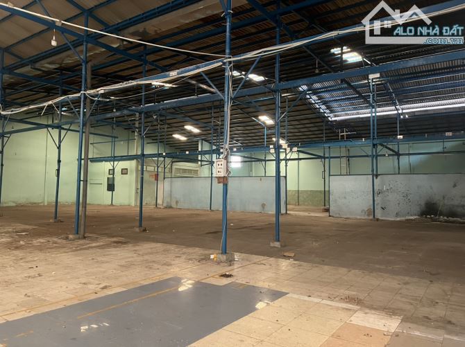 Cho thuê kho xưởng sản xuất 800m2 giá cực rẻ tại KCN Lê Minh Xuân, Bình Chánh