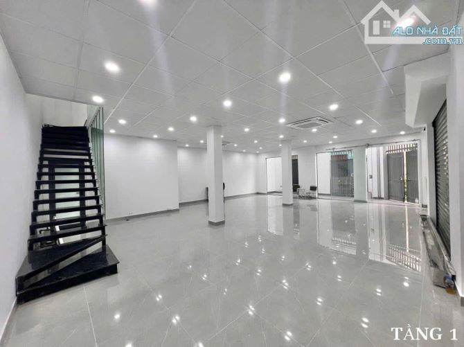 Cho thuê nhà lô góc 2 tầng phố Hoa Lâm, Long Biên 	•	Diện tích: 105m², xây mới 100%.