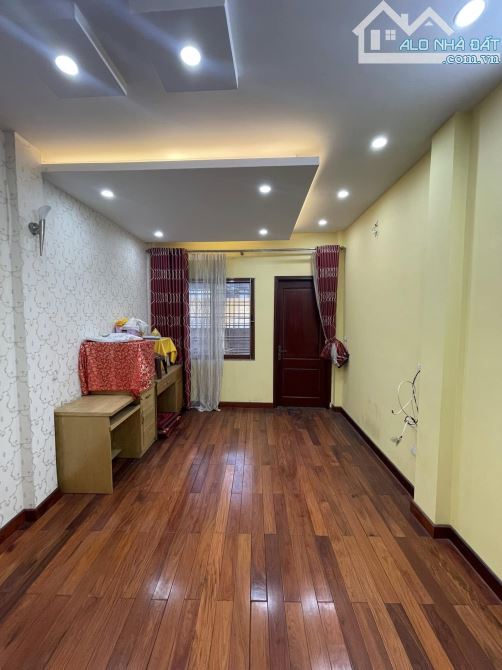 GẤP! MẶT PHỐ HIẾM TRỊNH HOÀI ĐỨC, ĐỐNG ĐA ĐẸP NHẤT DÃY KINH DOANH ĐỈNH 44m2x 5 TẦNG SỔ ĐẸP
