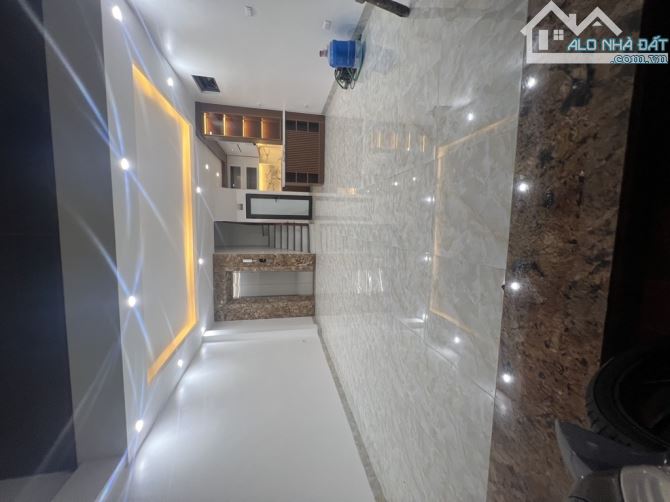 Bán toà nhà Buliding Cạnh Hồ Đắc Di dòng tiền tốt - 8 tầng - DT đất 50m2 - Giá 13 tỷ