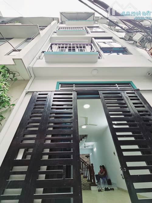 Hoa Hậu Lạc Long Quân cần bay sớm : diện tích 48m2x5 , Mt 4m , giá chỉ 12 tỉ