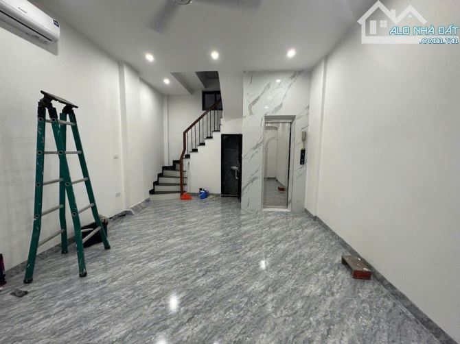 Nhà Tây Hồ 35m2 x 5 tầng, thang máy, ngõ nông, thoáng sáng, cách ô tô đỗ 5M.