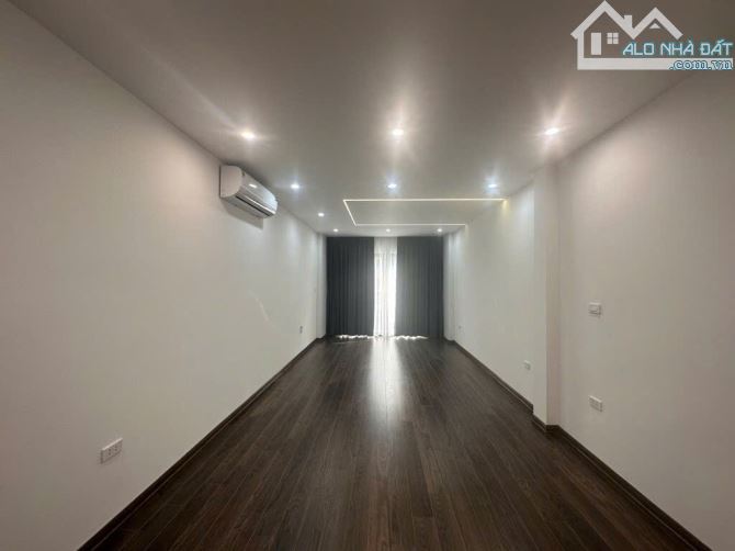 Nhà Tây Hồ 50m2 x 6 tầng, ô tô vào nhà, thang máy, ngõ thông, thoáng sáng.