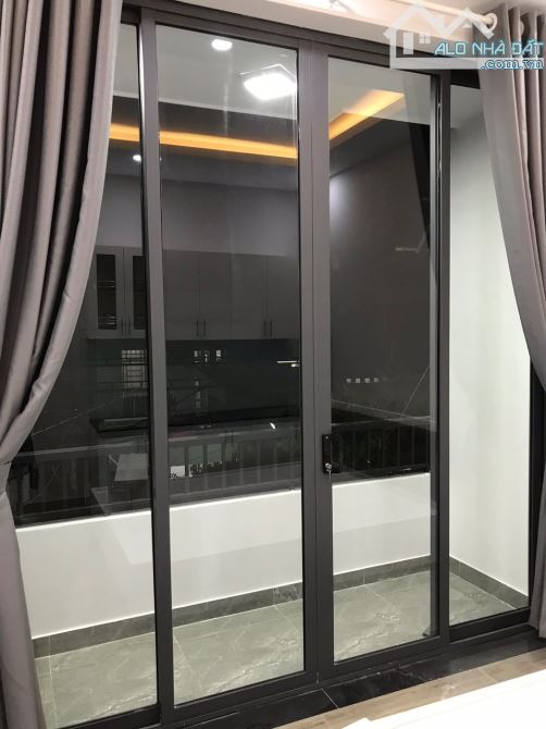 Nhà bán hẻm ô tô, 3.7x19m, 3 tầng, Dương Bá Trạc P2 Q8