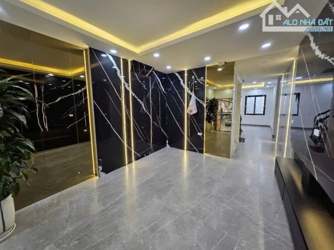 BÁN NHÀ THỊNH LIỆT - Ô TÔ TRÁNH DỪNG ĐỖ NGÀY ĐÊM - DT 65M 6 TẦNG THANG MÁY, RẺ HIẾM