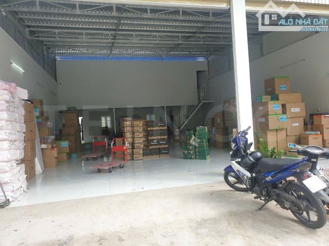 Kho xưởng 185m² có gác lửng, trục chính KDC Hưng Phú 1, kho có lót gạch