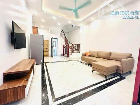 BÁN NHÀ TƯ ĐÌNH – 5 TẦNG - ÔTÔ ĐỖ SÁT NHÀ - 34m2  – GIÁ 5.77 Tỷ