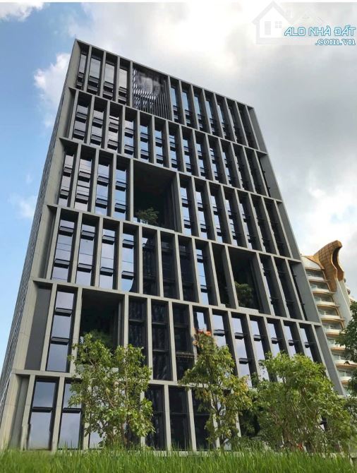 CÓ 102 BÁN NHÀ LÊ QUANG ĐẠO NAM TỪ LIÊM 240 M 69 TỶ