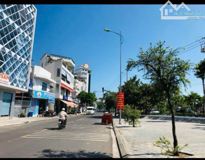 Bán nhà 4 tầng 3 mặt tiền đường Cù Huân, Vĩnh Thọ, Nha Trang ngay cầu Trần Phú view biển - 1