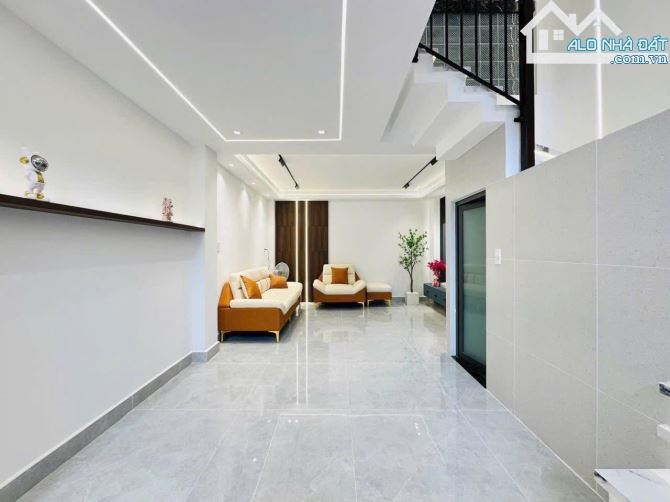 CHỦ XOAY VỐN CẦN BÁN GẤP NHÀ THÀNH THÁI,P.15,QUẬN 10,GIÁ:4,61Tỷ/63m2 SỔ SẴN 1 TRỆT 3 LẦU - 1