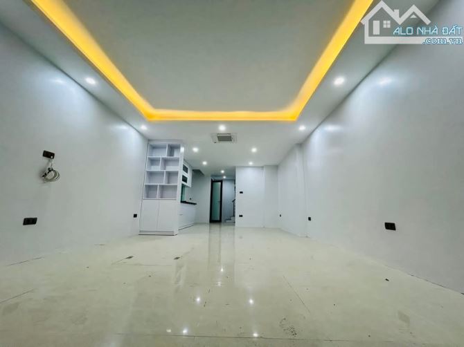 NHÀ HOT TRUNG KÍNH CẦU GIẤY 10,6 TỶ 52M2*7T, GẦN Ô TÔ, KINH DOANH - 1