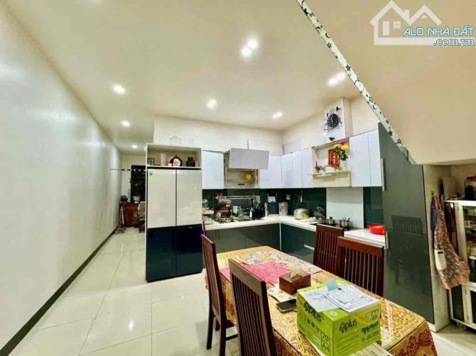 🏡 Nhà 3 tầng 3 mê full nội thất cao cấp đường Tống duy Tân Diện tích đất 99,3m2 . DTXD : - 1