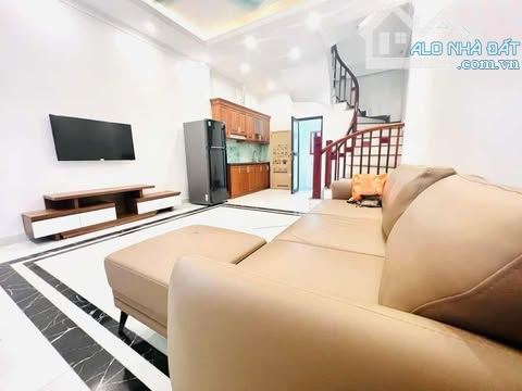 BÁN NHÀ TƯ ĐÌNH – 5 TẦNG - ÔTÔ ĐỖ SÁT NHÀ - 34m2  – GIÁ 5.77 Tỷ - 1