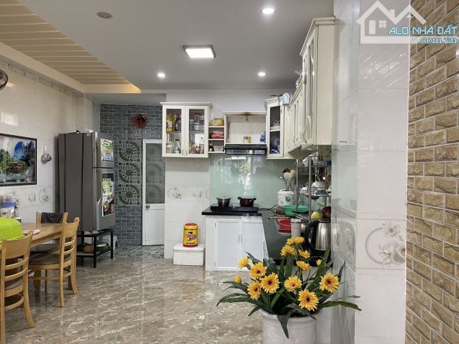 🏡 NHÀ 2 TẦNG KIÊN CỐ - ĐỖ Ô TÔ TRONG NHÀ 🚗 - ĐƯỜNG ĐIỆN BIÊN PHỦ 120M2 - GIÁ CHỈ 4T - 2