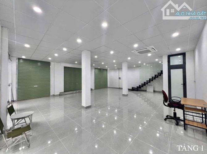 Cho thuê nhà lô góc 2 tầng phố Hoa Lâm, Long Biên 	•	Diện tích: 105m², xây mới 100%. - 2