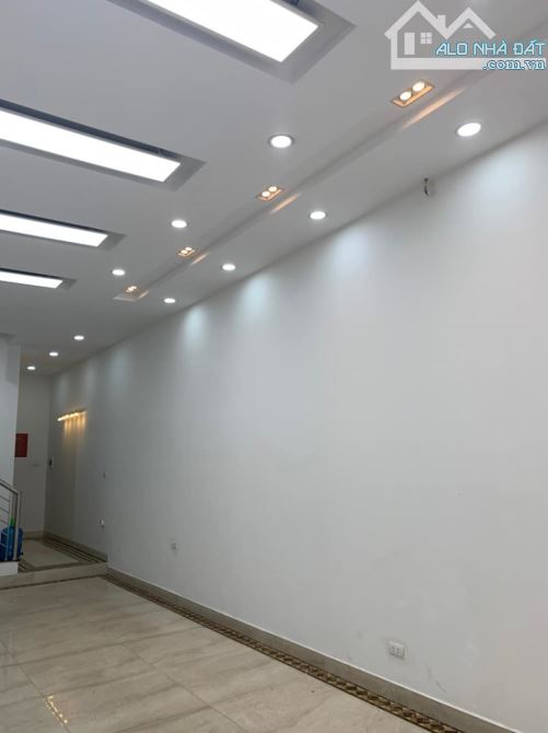 PHÂN LÔ SÁT PHỐ HOÀNG CẦU MAX ĐẸP VỈA HÈ ÔTÔ TRÁNH KINH DOANH TÒA 51m2 x 7 TẦNG, HƠN 25 TỶ - 2