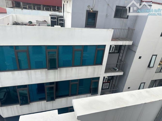 Nguyên Hồng 59.8 tỷ, 72m2 xây mới 8 tầng mặt tiền 17m lô góc. - 2