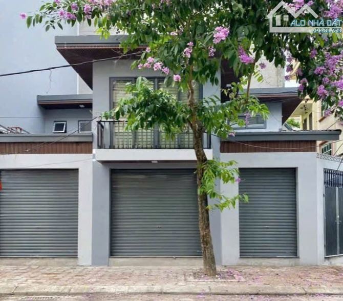 Cho thuê nhà lô góc 2 tầng phố Hoa Lâm, Long Biên 	•	Diện tích: 105m², xây mới 100%. - 3