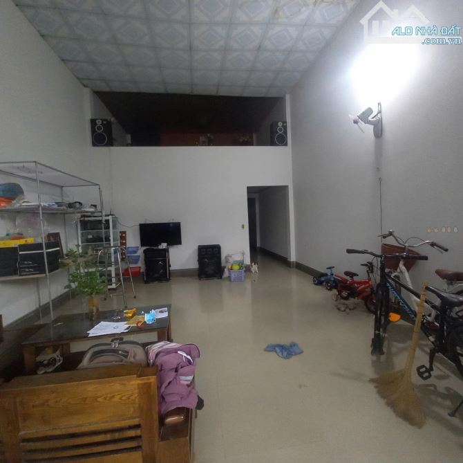 Sale tháng 12 ! căn nhà trước bán 2 tỉ nay giảm còn 1 tỉ 300tr, 100m2 SHR . .  Xuân Thới 3 - 3