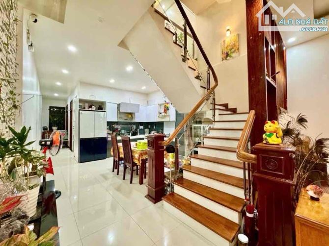 🏡 Nhà 3 tầng 3 mê full nội thất cao cấp đường Tống duy Tân Diện tích đất 99,3m2 . DTXD : - 5